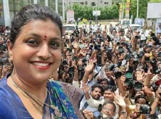 கின்னஸ் புத்தகத்தில் இடம்பிடித்த நடிகை & அமைச்சர் ரோஜா : இப்படி கூட சாதனை செய்யலாமா?
