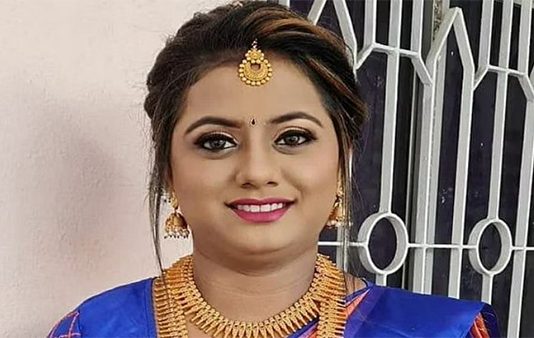லிப்ட்டுக்குள் இளம் ஆசிரியைக்கு நேர்ந்த சோகம் : நெஞ்சை உலுக்கும் சம்பவம்!!