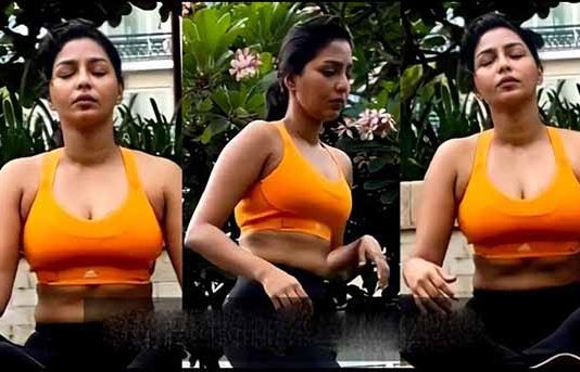 டாப்ஸ் பிஞ்சி வந்துடும் போல.. முன்னழகு எடுப்பாக தெரிய போஸ் கொடுத்த ஐஸ்வர்யா லட்சுமி!!