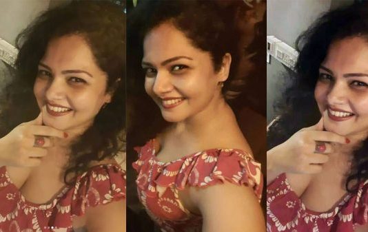 ஆண்ட்டி ஆனாலும் சும்மா அம்சமா இருக்கிறீங்க.. கிக் ஏத்தும் அனுயா ஹாட் போட்டோஸ்!!