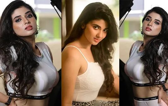 சிற்பி செதுக்காத அழகுச்சிலை… முன்னழகை காட்டி இளசுகளை பாடாய் படுத்தும் பிரக்யா நாக்ரா!!