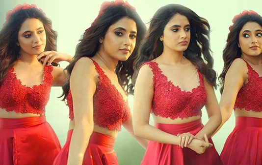 முன்னழகை பளிச்சென காட்டி ஹாட் போஸ் கொடுத்த பிரியங்கா மோகன்… திணறிப்போன ரசிகர்கள்!!
