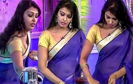கவர்ச்சி உடையில் ரசிகர்களை திணறடிக்கும் வந்தனா மைக்கேல்!!