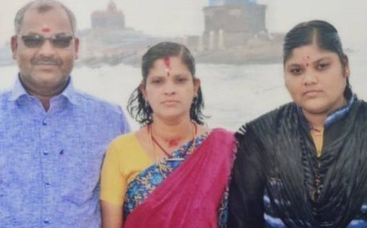 மொத்த குடும்பமும் ஒரே நேரத்தில் தற்கொலை… வீட்டில் கிடந்த சடலங்கள் : திடுக்கிடும் தகவல்!!