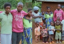 “வாழ்ந்தா மூணு பேரு கூட தான்”… ஒரே வீட்டில் 3 மனைவிகள்.. சண்டையே போடாமல் சந்தோசமா வாழும் நபர்!!