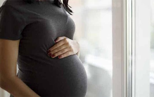 திருமணம் செய்யாமலேயே கர்ப்பம் : புகைப்படத்துடன் முன்னணி நடிகை போட்ட பதிவு.. அதிர்ச்சியில் ரசிகர்கள்!!