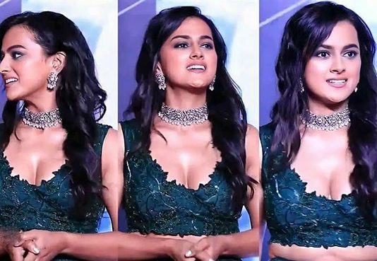 முன்னழகு மொத்தமா தெரியும் படி ஹாட் வீடியோ வெளியிட்ட ஷ்ரத்தா ஸ்ரீநாத்!!