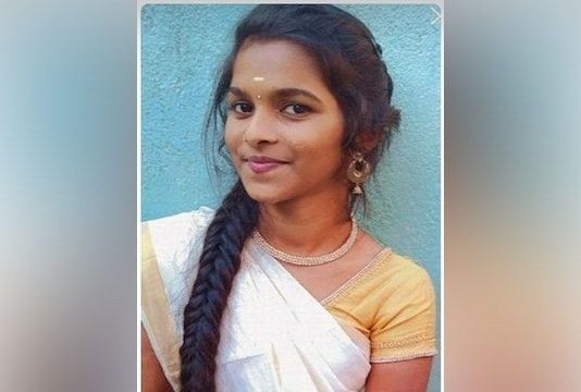 கல்லூரி மாணவி ஸ்ரீநிதி த.ற்.கொ.லை : போலீஸ் விசாரணை காரணமா? பெற்றோர் புகார்!!