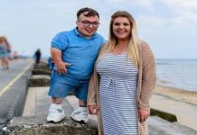 உலகிலேயே மிகக் குள்ளமான கணவரும் மிக உயரமான மனைவியும் : அழகிய குடும்பம்!!