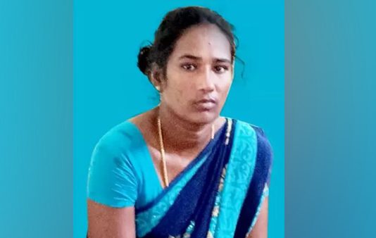 வீட்டில் கள்ளக் காதலனுடன் தனிமையில் இருந்த மனைவி : கணவன் எடுத்த விபரீத முடிவு!!