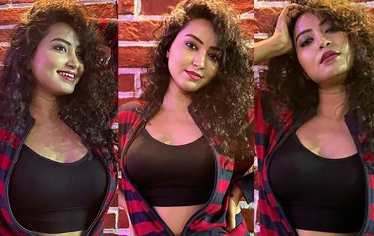 அந்த ஏரியாவை காட்டி ரசிகர்களை இம்சை செய்யும் சயானி பிரதன்!!