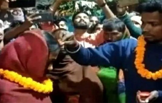 மனைவிக்கு 2வது திருமணம் செய்து வைத்த முதல் கணவன் : வாய்பிளந்த ஊர் மக்கள்.. காரணம் என்ன தெரியுமா?