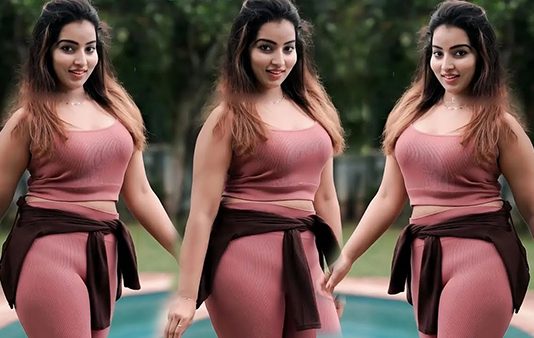 ப்பா இது பளிங்கு மலை.. மாளவிகா மேனனின் லேட்டஸ்ட் ஹாட் கிளிக்ஸ்!!