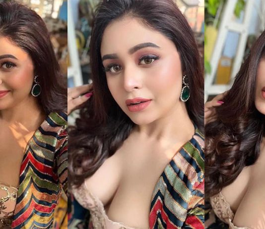 தழும்ப தழும்ப குலுங்க குலுங்க… டாப் ஆங்கிளில் காட்டி விருந்து வைக்கும் ஈசன்யா!!