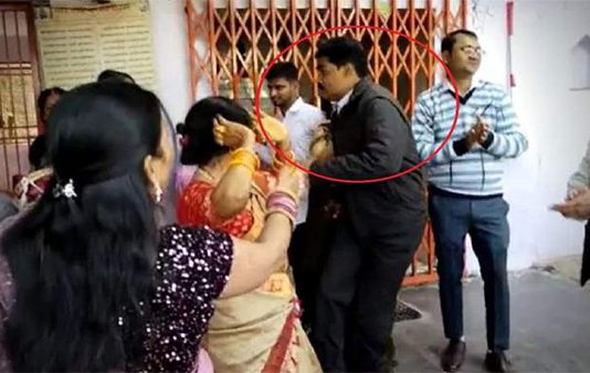 திருமண நிகழ்ச்சியில் உற்சாகமா நடனமாடிய நபருக்கு ஒரு செகண்ட்ல நடந்த விபரீதம்!!