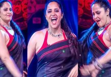 டைட்டான பனியனில் முன்னழகை குனிந்து காட்டி ரசிகர்களின் ஹார்ட் பீட்டை எகிற வைத்த அனுசுயா!!