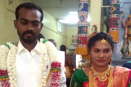 கல்யாணமாகி 2 மாசம்… ரொம்ப நேரமா திறக்காத கதவு… உள்ள போனவங்களுக்கு காத்திருந்த அதிர்ச்சி!!