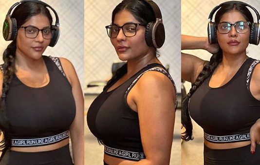 சகலமும் தூக்கலா தெரிய ஆட்டம் போட்ட ரேஷ்மா ஹாட் வீடியோ!!
