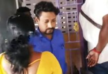 மாதவிடாய் என கெஞ்சியும் மாணவியை வீட்டுக்கு அழைத்த ஆசிரியர் : சிக்கிய ஆதாரம்!!
