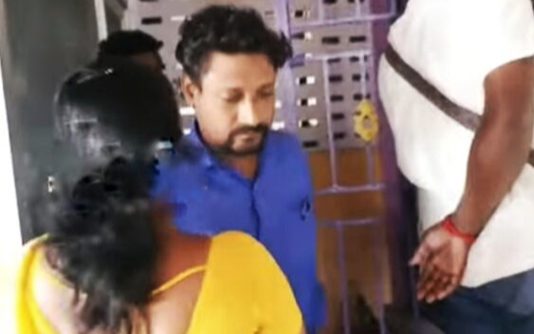 மாதவிடாய் என கெஞ்சியும் மாணவியை வீட்டுக்கு அழைத்த ஆசிரியர் : சிக்கிய ஆதாரம்!!