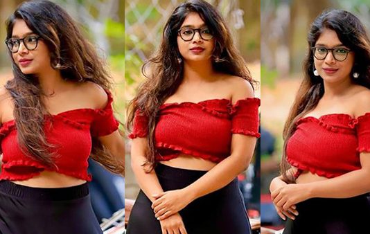 முன்னழகை காட்டி கவர்ச்சி போஸ் கொடுத்த VJ பார்வதியின் லேட்டஸ்ட் ஹாட் க்ளிக்ஸ்!!