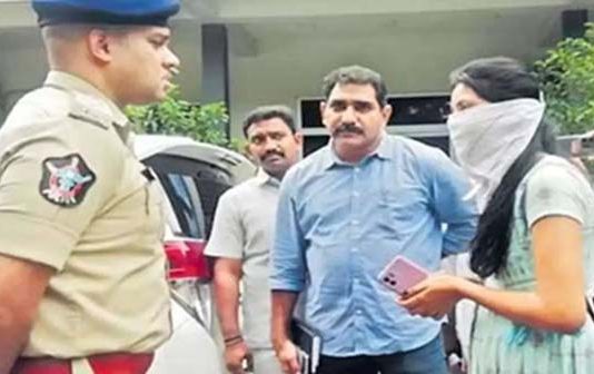 சிறுநீரகத்தை விற்க முயன்று 16 லட்சம் ரூபாயை இழந்த கல்லூரி மாணவி : நடந்தது என்ன?