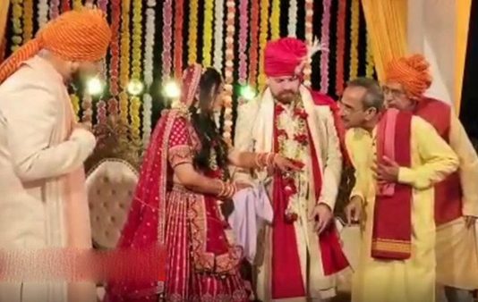 அவுஸ்திரேலிய மாப்பிள்ளையை கரம்பிடித்த குஜராத் பெண் : சுவாரஸ்ய காதல் கதை!!