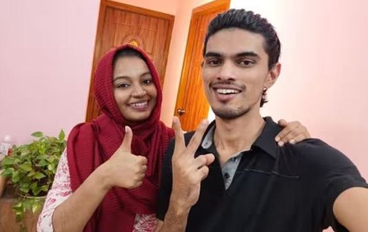 பிரபல யூடியூபர் வீட்டிற்கு கொள்ளையடிக்க வந்த சப்ஸ்க்ரைபர்.. ஹோம் டூரால் வந்த வினை!!