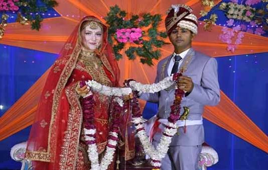 பேஸ்புக் காதலுக்காக சுவீடனில் இருந்து இந்தியா வந்த பெண் : நெஞ்சை நெகிழச்செய்யும் காதல் கதை!!