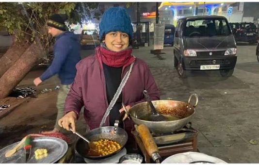 படிச்சது MA.. பிரிட்டிஷ் கவுன்சிலில் வேலை எல்லாத்தையும் உதறித் தள்ளிவிட்டு ரோட்டுக்கடை தொடங்கிய பெண் : நெகிழ வைக்கும் காரணம்!!
