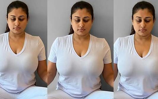 இந்த வயசுலயும் உங்கள் கவர்ச்சி குறையல… மாளவிகா ஹாட் கிளிக்ஸ்!!