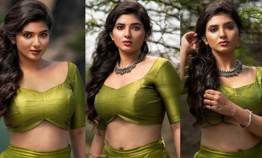 பளிச் அழகை சலிக்காம காட்டி ரசிகர்களை ஏங்க வைத்த பிரக்யா நாக்ரா!!