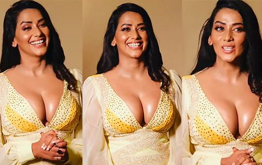 முன்னழகை நச்சின்னு காட்டி இளசுகளை தூங்கவிடாமல் செய்த சஞ்சனா சிங்!!