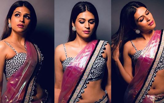 டிரஸ்ச விலக்கி இடுப்ப காட்டி ஹாட் போஸ் கொடுத்து ரசிகர்களை சுண்டி இழுத்த ஷ்ரத்தா தாஸ்!!