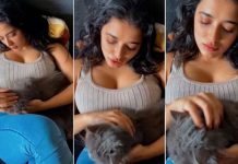 மொத்த அழகையும் திறந்து காட்டி ரசிகர்களை திக்குமுக்காட செய்த கெட்டிகா ஷர்மா!!