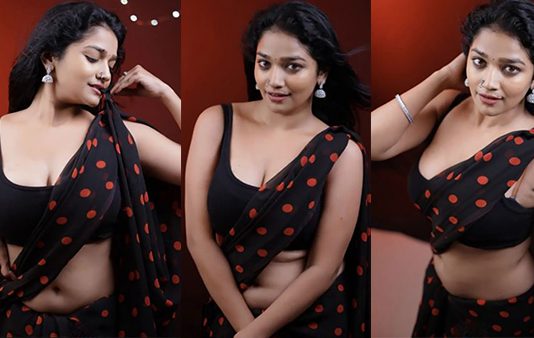 மொத்த அழகையும் அப்பட்டமாக காட்டி இளசுகளை மூச்சு முட்டவைத்த லாவண்யாவின் செம சூடான புகைப்படங்கள்!!