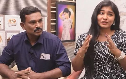 வீட்ல அப்பா ட்ரவுசரோட ஆடுன வீடியோலாம் வெச்சு பிளாக்மெயில் பண்றாங்க : கதறும் இன்ஸ்டாகிராம் பிரபலம்!!