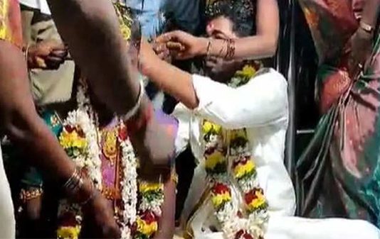 மண்டபத்தில் இருந்து மாப்பிள்ளை ஓட்டம்… மணப்பெண்ணுக்கு உடனே நடந்த திருமணம் : நடந்த அதிரடி திருப்பம்!!