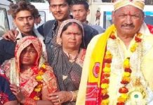 23 வயது இளம்பெண்ணுக்கு தாலி கட்டிய 65 வயது தாத்தா : 6 மகள்களின் சம்மதத்துடன் நடந்த திருமணம்!!