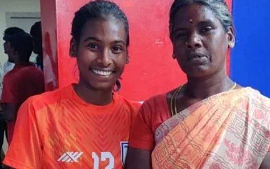 “ஒரு தாய்க்கு இதைவிட வேற என்ன வேணும்”.. தமிழக கால்பந்தாட்ட வீராங்கனையின் உருக்கமான பதிவு!!