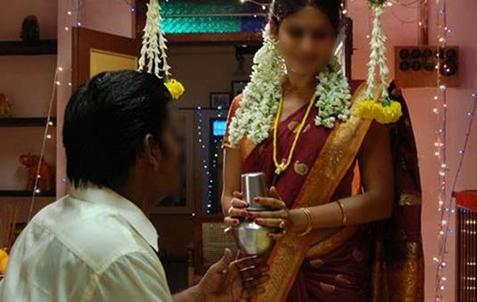 மாதவிடாய் என முதலிரவை தள்ளிபோட்ட மணப்பெண்.. உண்மை தெரிந்து அதிர்ந்துபோன மாப்பிள்ளை குடும்பம்!!