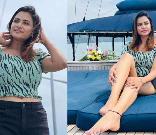 ஐயோ பாத்தா கிறுகிறுன்னு வருது… கொழுக் மொழுக் உடம்பை காட்டும் ஜனனி அசோக்குமார்!!