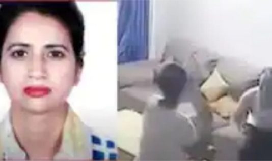 மனைவியின் வீடியோவை போலீசுக்கு காட்டிய கணவன் : அதிர்ந்து போன போலீஸ்!!