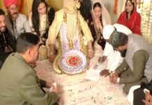 இந்து கோவிலில் இஸ்லாமிய ஜோடிக்கு நடந்த திருமணம்… மொத்த ஊரும் ஒத்துழைப்பு வழங்கிய அதிசயம்!!