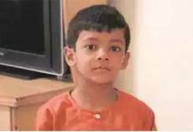 நீச்சல் குளத்தில் மூழ்கி பலியான சிறுவன் : பெற்றோர் கண் முன்னே நடந்த சோக சம்பவம்!!