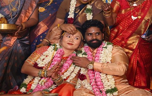 சீனப் பெண்ணை திருமணம் செய்த தமிழ் இளைஞன்.. சுவாரஸ்ய காதல் கதை!!