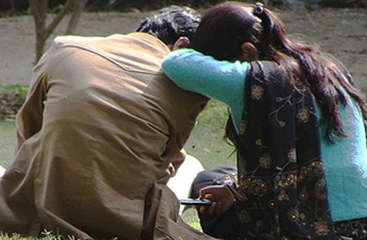 அடக்கருமமே… க.ணவரை ஏ.மாற்றி விட்டு மாமனாருடன் ஓ.டி.ய ம.ருமகள்.. இறுதியில் நேர்ந்த சோகம்!!