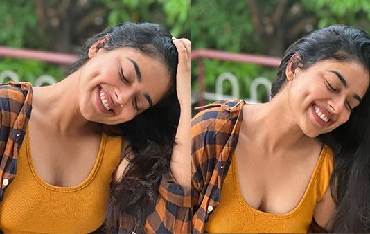 பட வாய்ப்புக்காக கட்டழகை காட்டி இளசுகளை தவிக்கவிடும் சித்தி இத்னானி!!