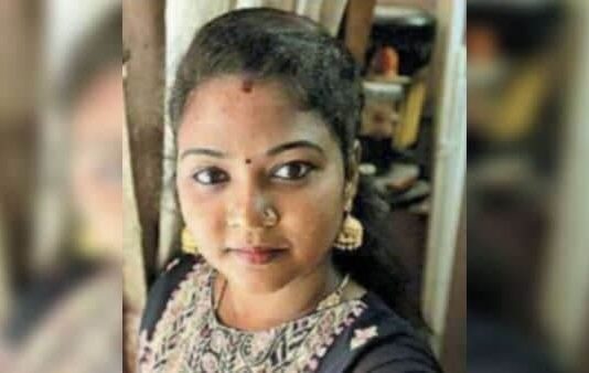 குடிபோதையில் மனைவியை அடித்த கணவர்.. விரக்தியில் பெண் எடுத்த விபரீத முடிவு!!