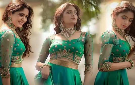கவர்ச்சி உடையில் நச்சுனு போஸ் கொடுத்து இளசுகளை திணறடித்த அதிதி சங்கர்!!